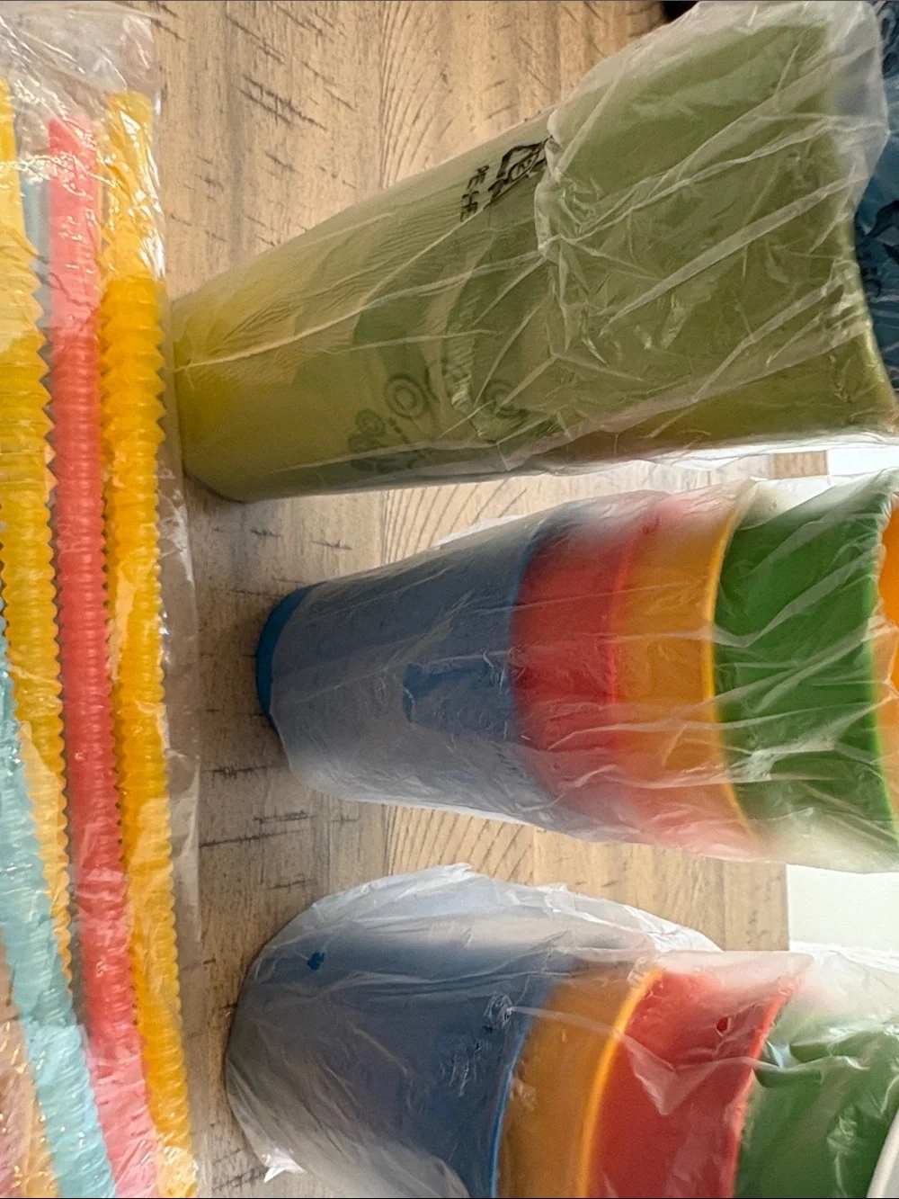 Tupperware Colorful Plastic Party Cups and Bendable Straws - Multicolor 755